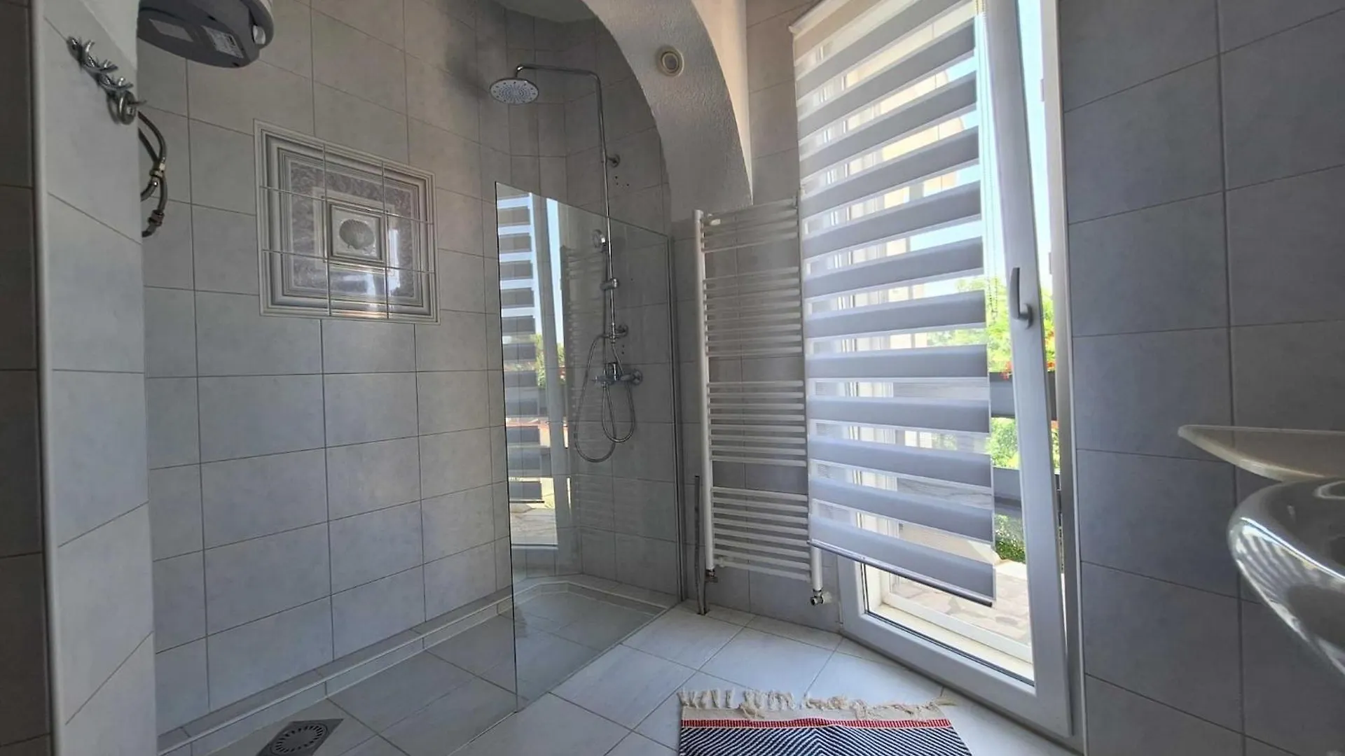 Sea View Apartment Povljana - One Bedroom Apartment With Sea View 0*,